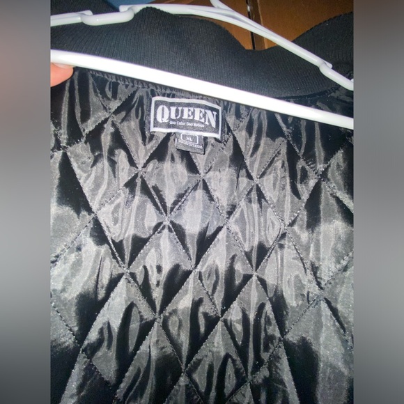 Black windbreaker - Picture 5 of 8